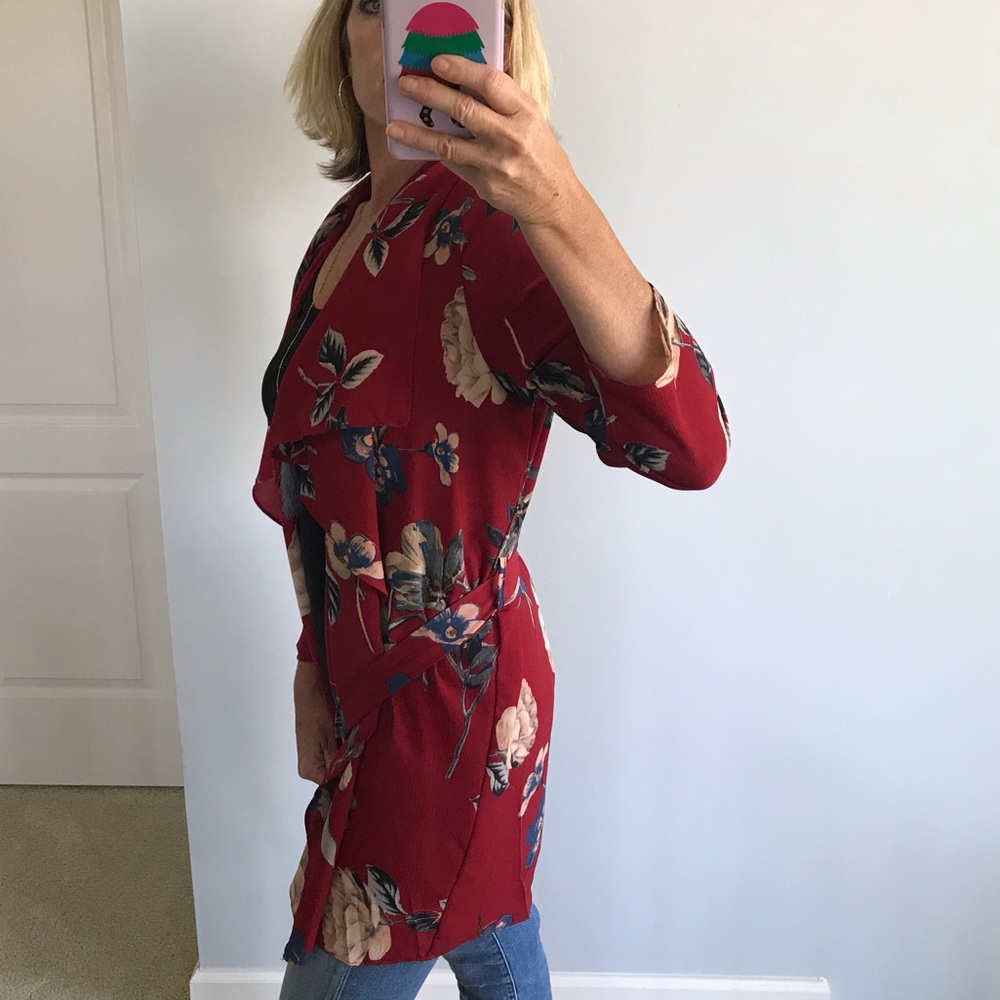 SIZE SMALL Red Floral Kimono - Picture 5 of 7